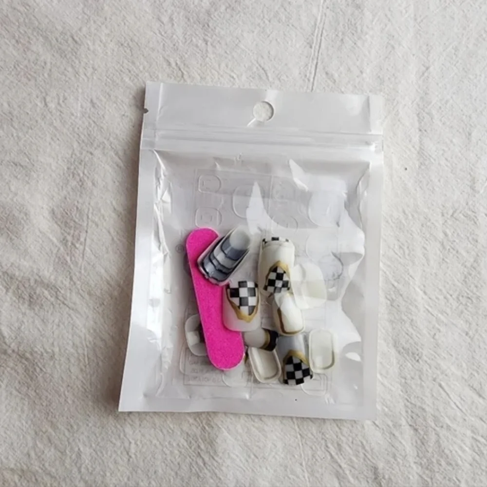 24 Pieces Fake Press On Nails